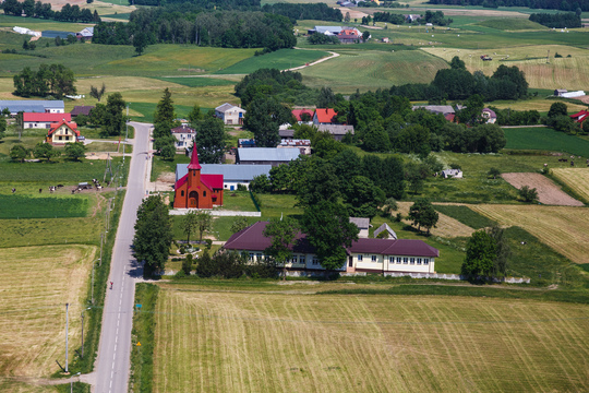 Widok wsi w gminie Bargłów Kościelny.
