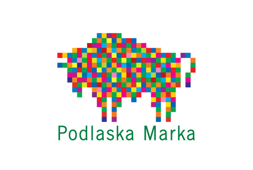 Logo województwa podlaskiego - żubr złożony z kolorowych kwadratów na białym tle. Pod spodem zielony napis Podlaska Marka