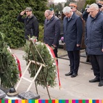 Cmentarz Miejski - przewodniczący sejmiku, wojewoda podlaski i marszałek województwa - z tyłu przedstawiciele służb mundurowych 