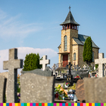 kościół na cmentarzu