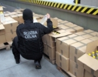 Łomżyńscy celnicy i policjanci rozbili „dziuple” z kontrabandą
