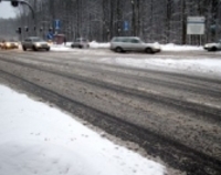 Trudne warunki drogowe po opadach śniegu