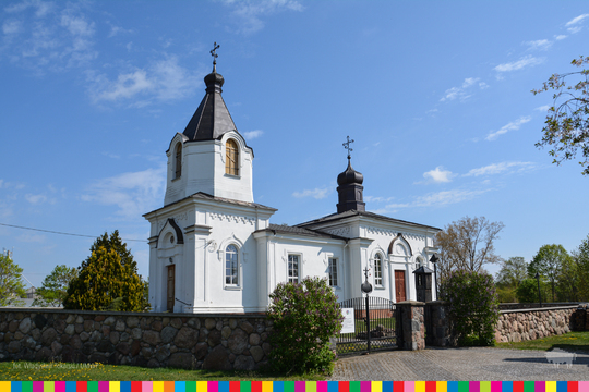 Otoczona kamiennym ogrodzeniem cerkiew św. Mikołaja Cudotwórcy w Topilcu