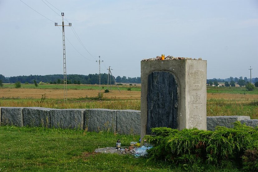 Ilustracja do artykułu 08078 Jedwabne - pomnik.jpg