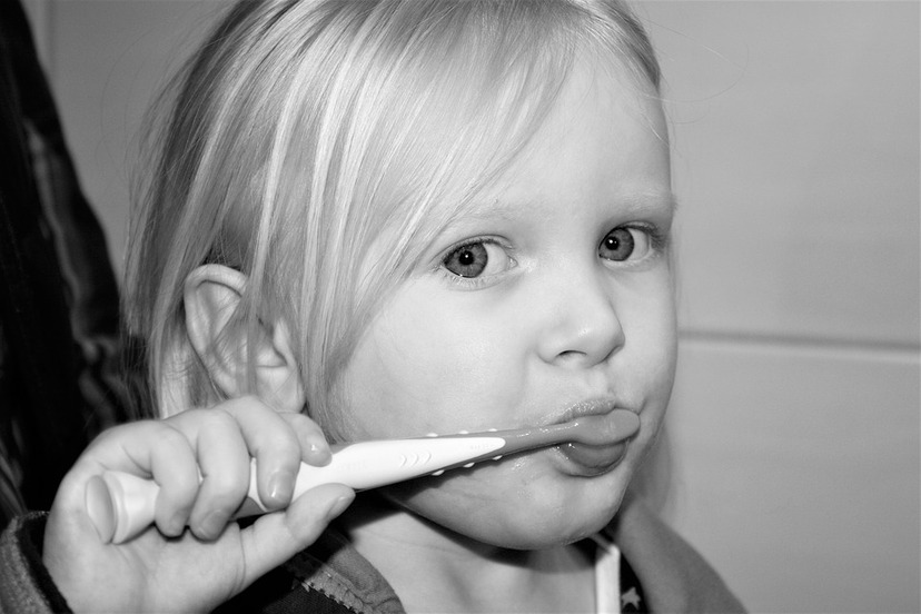 Ilustracja do artykułu brushing-teeth-2103217_960_720.jpg