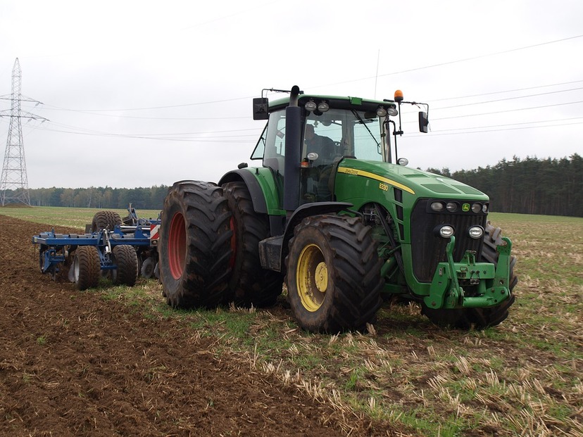 Ilustracja do artykułu tractor-3068578_960_720.jpg