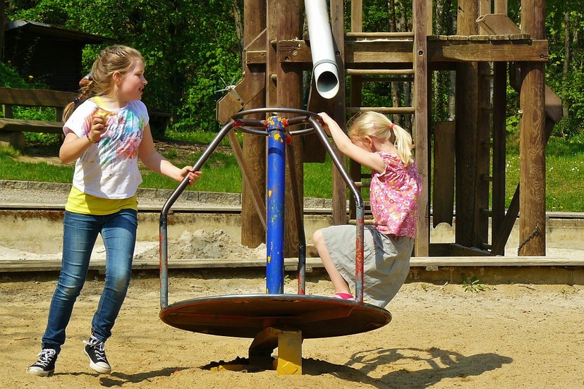 Ilustracja do artykułu children-playing-334531_960_720.jpg