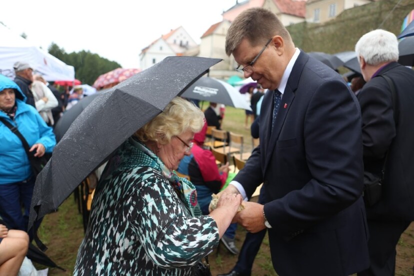 Ilustracja do artykułu Wigry 2018 Obrzęd dzielenia sie chlebem fot.A. Augustynowicz (34).JPG