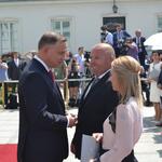 Monika i Tomasz Stypułkowscy, właściciele firmy Roltoma, odbierają gratulacje z rąk Prezydenta RP Andrzeja Dudy