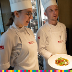 Ilustracja do artykułu Stażyści konkursu Gotuj z klasą w restauracji Platter Karola Okrasy-02.jpg