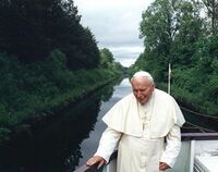 Ilustracja do artykułu Papież płynie Kanałem Augustowskim.jpg