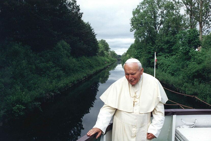 Ilustracja do artykułu Papież płynie Kanałem Augustowskim.jpg