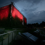 Ilustracja do artykułu Gmach opery podświetlony na czerwono (2).jpg