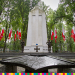 Ilustracja do artykułu 81. rocznica wybuchu II wojny światowej. Kwiaty na cmentarzu wojskowym (1 of 1).jpg