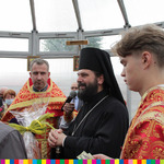 Bp Andrzej przyjmuje dary ołtarza