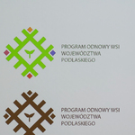 Zwycięskie logo w kolorze i wydaniu achromatycznym