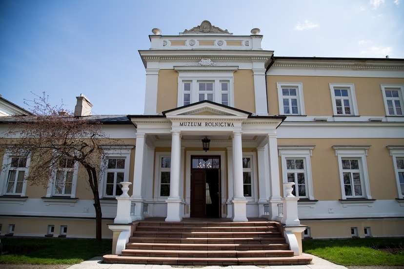 siedziba Muzeum Rolnictwa, pałac hr. Starzeńskich  - wejście główne