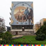 Blok w Bielsku Podlaskim z namalowanym na nim muralem