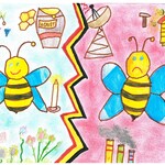 Rysunek przedstawia dwie pszczoły. Uśmiechniętą wśród kwiatów i dwóch świec i zmartwioną wśród spalin i radaru.