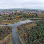 Panorama Nowogrodu. Na pierwszym planie ujscie Pisy do Narwi