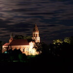 Kościół w Kuczynie nocą