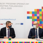 Podpisanie umowy na dofinansowanie zakładu recyklingu w Dolistowie Starym. Prezes Mirosław Bałakier i Artur Kosicki.