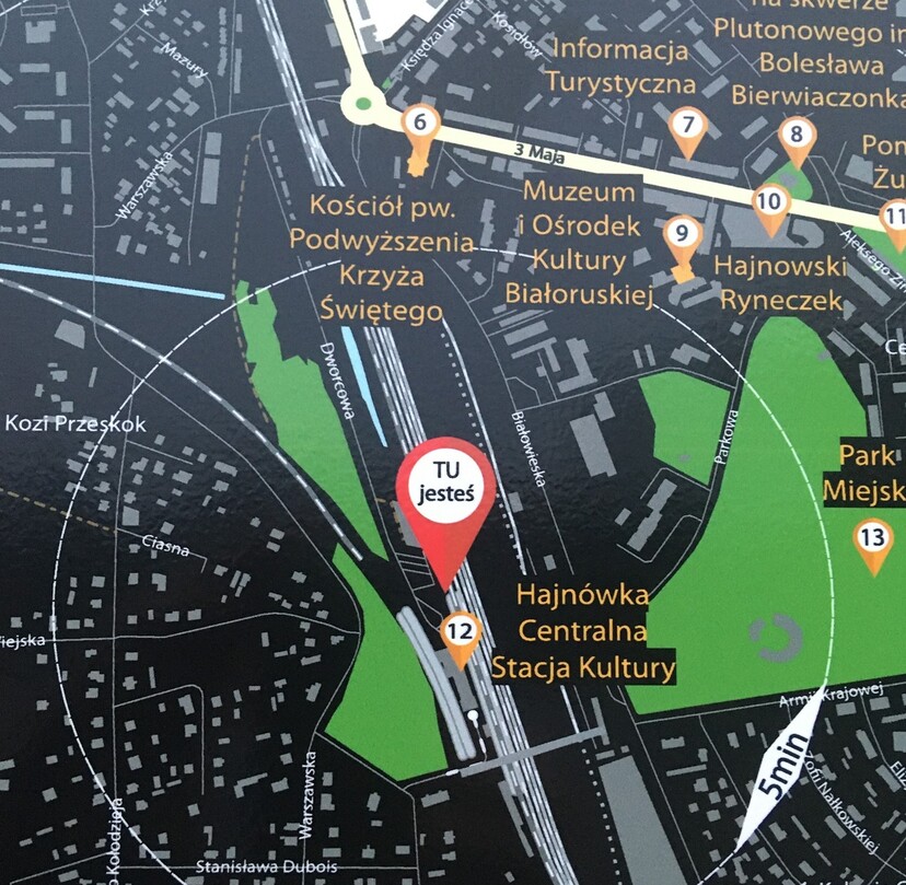 Mapa ukazująca drogę do dawnego dworca w Hajnówce.