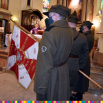 Poczet sztandarowy podczas mszy - Narodowy Dzień Pamięci Żołnierzy Wyklętych