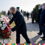 Złożenie wieńców przez Przedstawicieli Samorządu Województwa Podlaskiego w rocznicę Katastrofy Smoleńskiej. 
