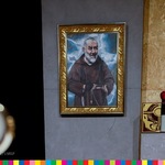 Obraz Ojca Pio wiszący na ścianie
