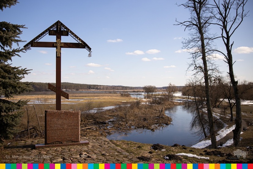 Krzyż prawosławny nad rzeką Supraśl