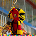 Maskotka pszczółka w kolorach Jagiellonii