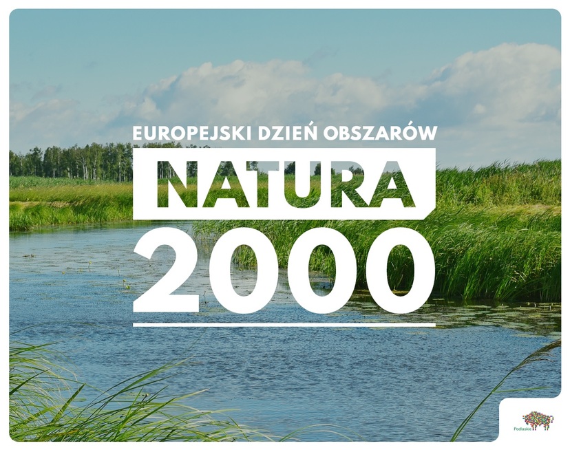 W tle widoczna rzeka oraz trawa. Napis "Europejski Dzień Obszarów Natura 2000".