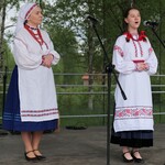 Dwie kobiety śpiewają