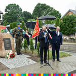 Odsłonięcie tablicy pamiątkowej w Mikołajkach k. Łomży w ramach programu 