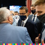 Premier Mateusz Morawiecki i uczestnicy spotkania 