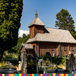 drewniany kościół na cmentarzu