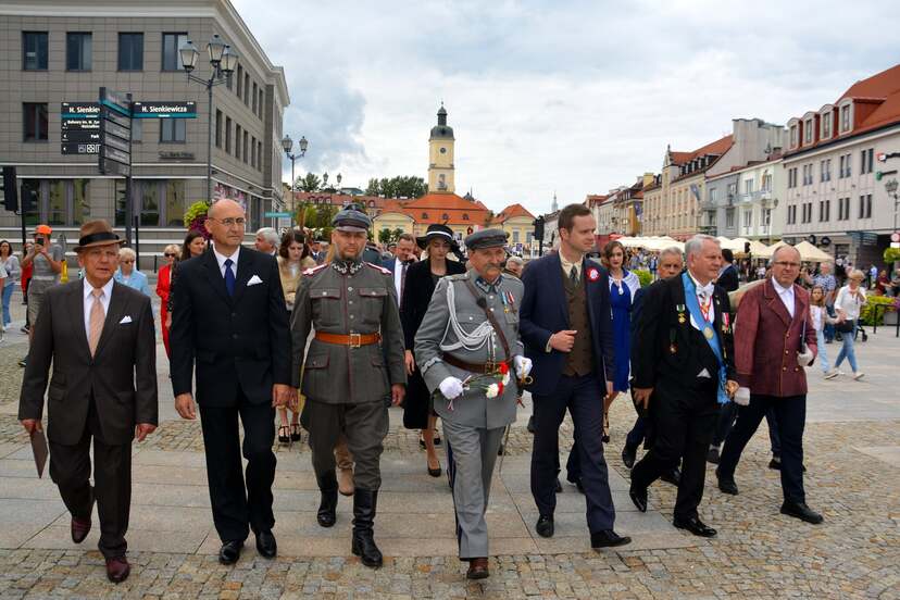 Uczestnicy 100. rocznicy nadania Honorowego Obywatelstwa Miasta Białegostoku Józefowi Piłsudskiemu