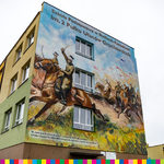 Mural z Ułanami na ścianie szkoły
