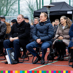 Lokalni samorządowcy, parlamentarzyści, nauczyciele oraz mieszkańcy Sokółki uczestniczą w otwarciu kompleksu sportowego