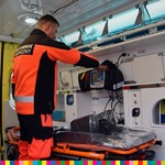 Ratownik w ambulancie
