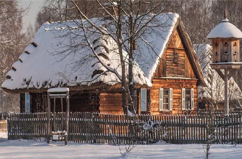 Budynek Podlaskiego Muzeum Kultury Ludowej zimą