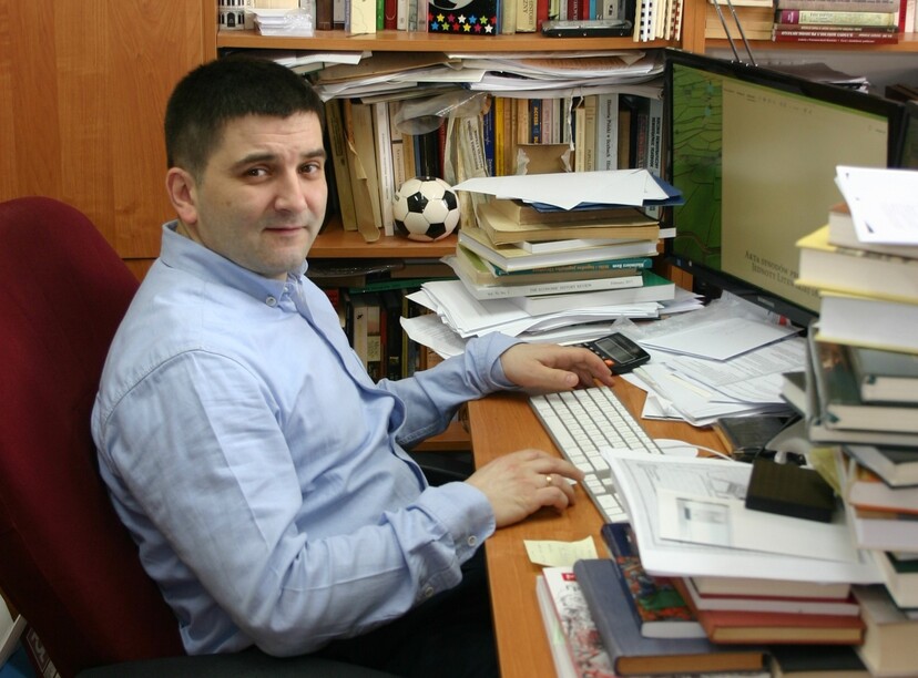 dr hab Piotr Guzowski