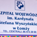 Tablica indormacyjna Szpitala Wojewódzkiego im. Kardynała Stefana Wyszyńskiego w Łomży