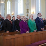 Przedstawiciele władz regionu w kościele.