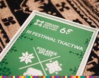 Zielona okładka broszury III Festiwalu Tkactwa