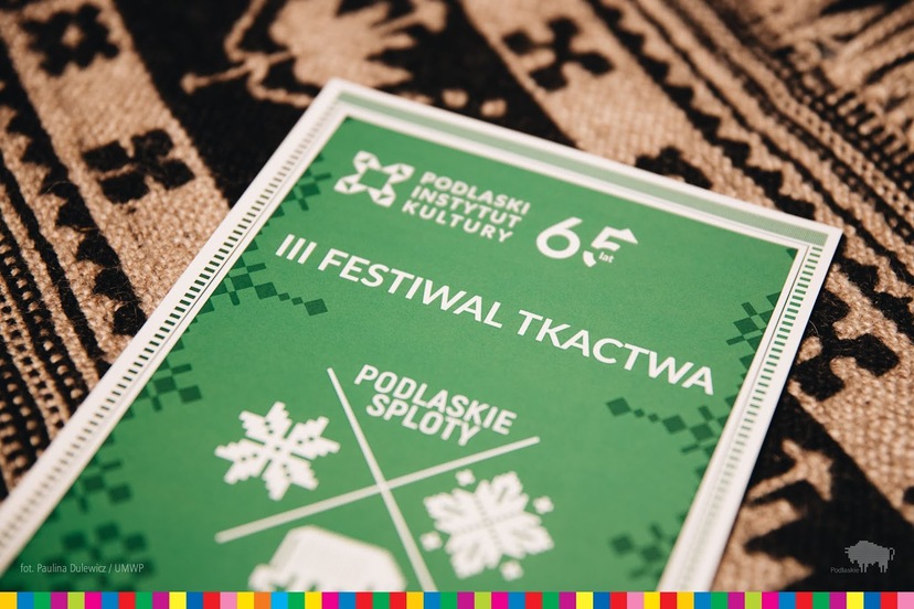 Zielona okładka broszury III Festiwalu Tkactwa
