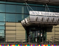 Wejście do budynku Urzędu Marszałkowskiego